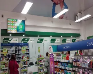 FARMACIA CRUZ VERDE