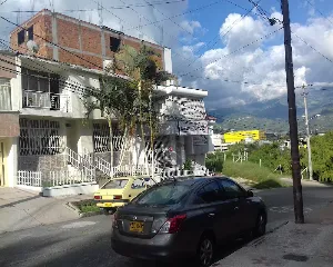 ESCUELA DE CONDUCCIóN UNIVERSAL JCK