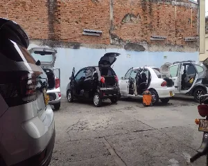LAVA AUTOS LA 19