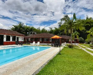 LA FLORESTA HOTEL Y RESTAURANTE CAMPESTRE