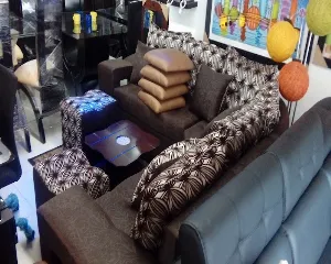 MUEBLES Y MUEBLES
