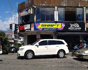 MOTO LUJOS ARMENIA LA CHE