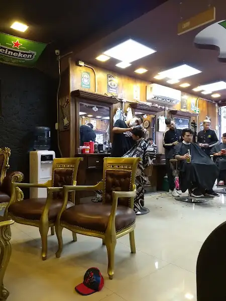 ROYAL BARBER SHOP